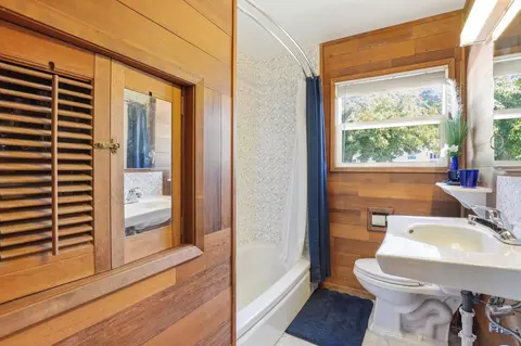 Bath - 825 E 37th Ave, Spokane, WA 99203 photo 1 of 4