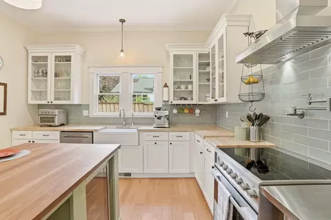 Kitchen - 910 E 34th Ave, Spokane, WA 99203 photo 7 of 9