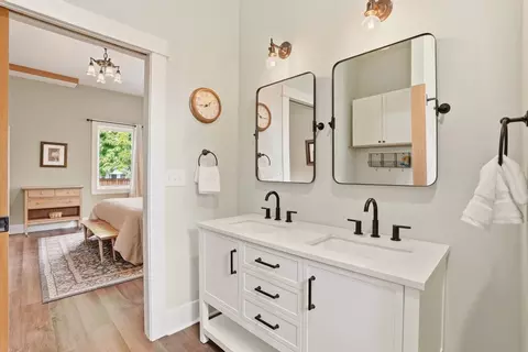 Bath - 910 E 34th Ave, Spokane, WA 99203 photo 2 of 4