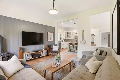 Living - 910 E 34th Ave, Spokane, WA 99203 photo 1 of 2