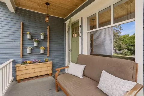Exterior - 910 E 34th Ave, Spokane, WA 99203 photo 6 of 14