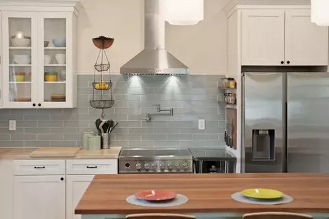 Kitchen - 910 E 34th Ave, Spokane, WA 99203 photo 8 of 9