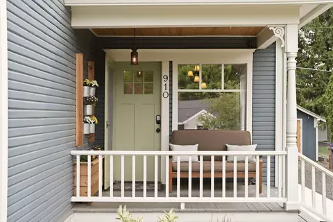 Exterior - 910 E 34th Ave, Spokane, WA 99203 photo 7 of 14