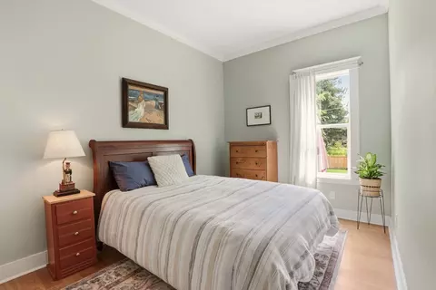 Bedroom - 910 E 34th Ave, Spokane, WA 99203 photo 3 of 4