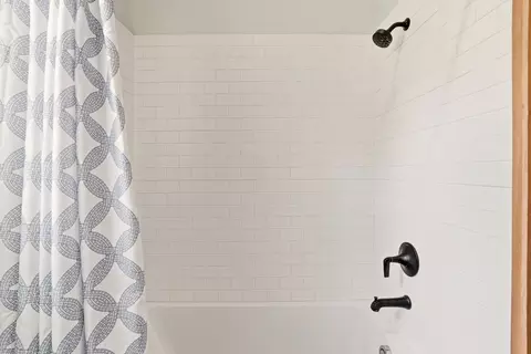 Bath - 910 E 34th Ave, Spokane, WA 99203 photo 3 of 4