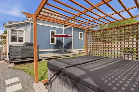Exterior - 910 E 34th Ave, Spokane, WA 99203 photo 9 of 14