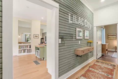 Entry Way - 910 E 34th Ave, Spokane, WA 99203 photo 1 of 2
