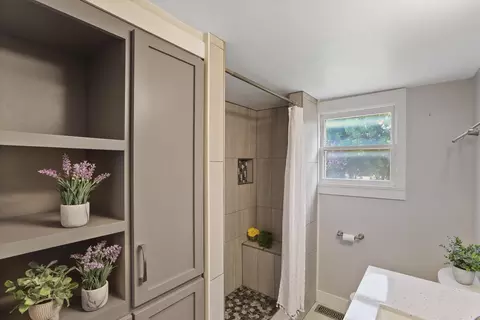 Bath - 1032 E 33rd Ave, Spokane, WA 99203 photo 2 of 3