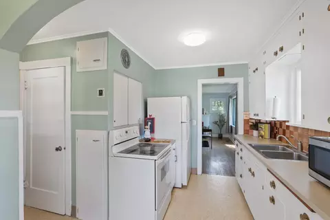 Kitchen - 1032 E 33rd Ave, Spokane, WA 99203 photo 4 of 4