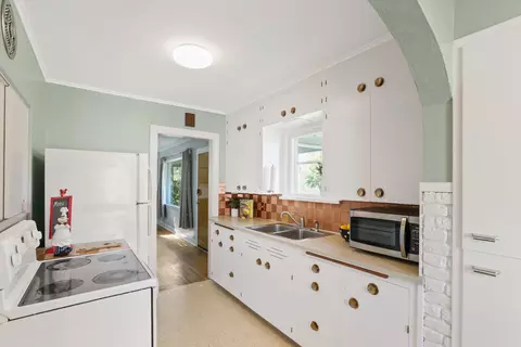 Kitchen - 1032 E 33rd Ave, Spokane, WA 99203 photo 3 of 4