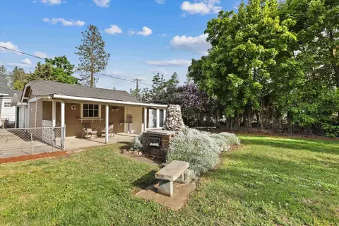 Exterior - 1032 E 33rd Ave, Spokane, WA 99203 photo 5 of 8