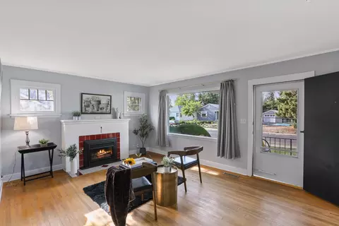 Living - 1032 E 33rd Ave, Spokane, WA 99203 photo 3 of 3