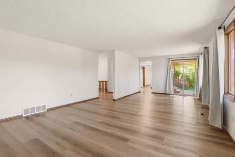 Living - 11119 E 26th Ave, Spokane Valley, WA 99206 photo 5 of 8