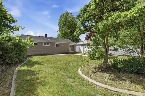 Exterior - 725 E Dalke Ave, Spokane, WA 99208 photo 4 of 9