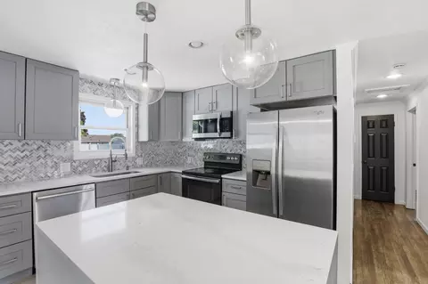 Kitchen - 725 E Dalke Ave, Spokane, WA 99208 photo 4 of 6