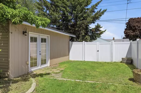 Exterior - 725 E Dalke Ave, Spokane, WA 99208 photo 6 of 9