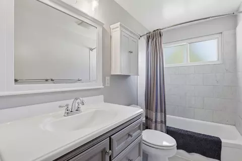 Bath - 725 E Dalke Ave, Spokane, WA 99208 photo 1 of 4