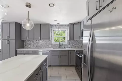 Kitchen - 725 E Dalke Ave, Spokane, WA 99208 photo 6 of 6