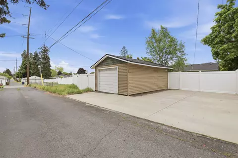 Exterior - 725 E Dalke Ave, Spokane, WA 99208 photo 9 of 9