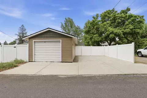 Exterior - 725 E Dalke Ave, Spokane, WA 99208 photo 8 of 9