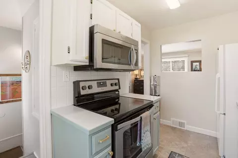 Kitchen - 1311 E 40th Ave, Spokane, WA 99203 photo 4 of 4