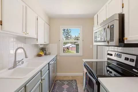 Kitchen - 1311 E 40th Ave, Spokane, WA 99203 photo 1 of 4