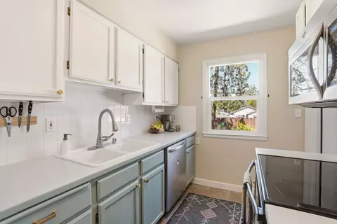 Kitchen - 1311 E 40th Ave, Spokane, WA 99203 photo 2 of 4