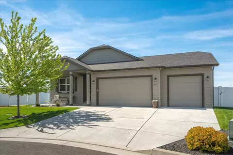 8817 W Pirates Ct, Spokane, WA 99224