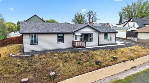 817 Park St, Davenport, WA 99122