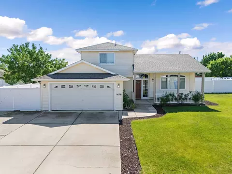 1616 N Rio Grande Ln, Greenacres, WA 99016