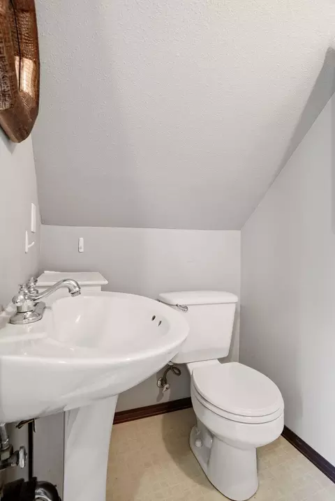 Bath - 1708 E 34th Ave, Spokane, WA 99203 photo 2 of 3