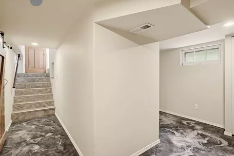 Entry Way - 1708 E 34th Ave, Spokane, WA 99203 photo 2 of 3