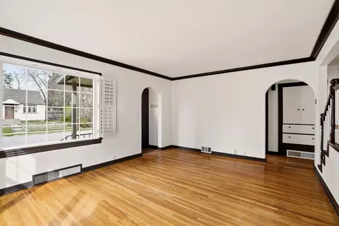 Living - 1708 E 34th Ave, Spokane, WA 99203 photo 4 of 5