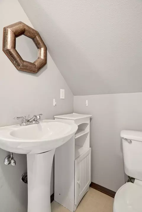 Bath - 1708 E 34th Ave, Spokane, WA 99203 photo 3 of 3