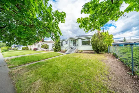 Exterior - 211 E Hoffman Ave, Spokane, WA 99207 photo 6 of 9