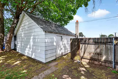 Exterior - 207 E Baldwin Ave, Spokane, WA 99207 photo 6 of 7