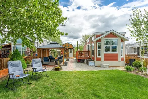 489 Guinevere Dr, Usk, WA 99180