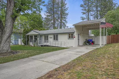 Exterior - 10907 E 17th St, Spokane, WA 99206 photo 4 of 11