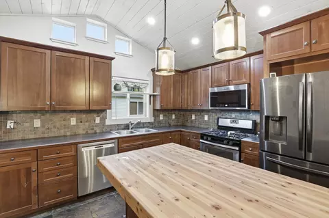 Kitchen - 4121 E 15th Ave, Spokane, WA 99223 photo 4 of 10
