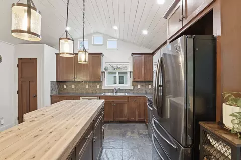 Kitchen - 4121 E 15th Ave, Spokane, WA 99223 photo 6 of 10