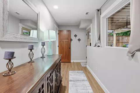 Entry Way - 4121 E 15th Ave, Spokane, WA 99223 photo 3 of 5
