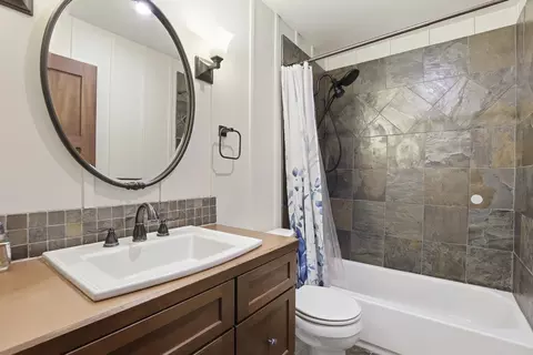Bath - 4121 E 15th Ave, Spokane, WA 99223 photo 3 of 4