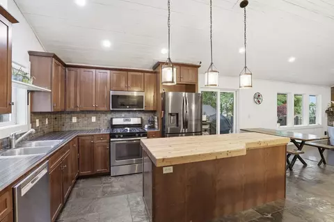 Kitchen - 4121 E 15th Ave, Spokane, WA 99223 photo 2 of 10