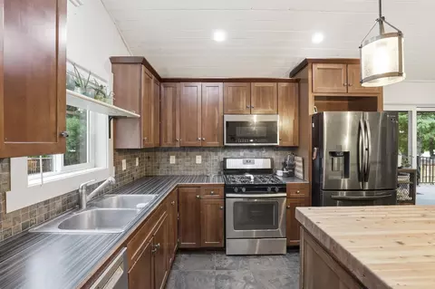 Kitchen - 4121 E 15th Ave, Spokane, WA 99223 photo 3 of 10