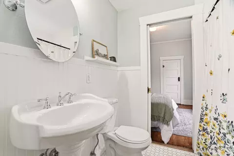 Bath - 3 E 28th Ave, Spokane, WA 99203 photo 3 of 5