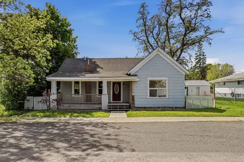 909 Maxwell St, Davenport, WA 99122
