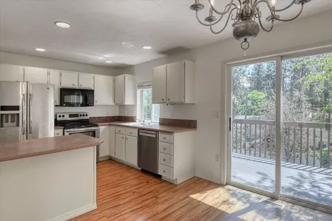 Kitchen - 4262 E 33rd Ave, Spokane, WA 99223 photo 1 of 6