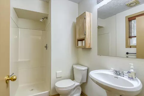 Bath - 4262 E 33rd Ave, Spokane, WA 99223 photo 2 of 2