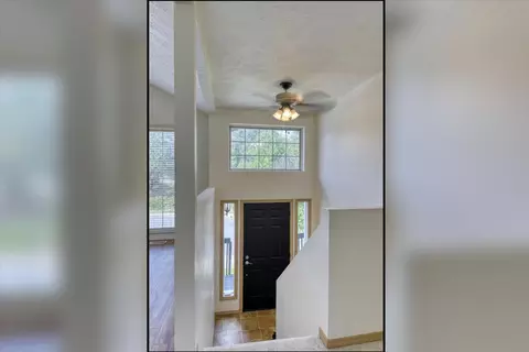 Entry Way - 4262 E 33rd Ave, Spokane, WA 99223 photo 1 of 2