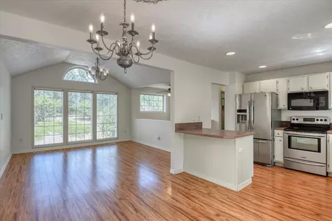 Living - 4262 E 33rd Ave, Spokane, WA 99223 photo 6 of 6